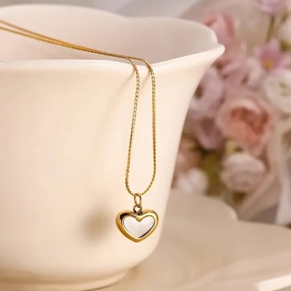 Simple Elegant Shell Inlay, Heart & Round Bead 304 Stainless Steel Necklace - Picture 1 of 7
